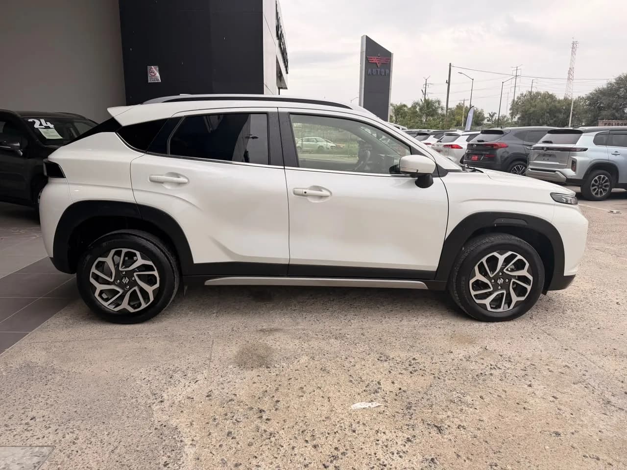 Suzuki SUZUKI FRONX GLX 2024 - más imágenes