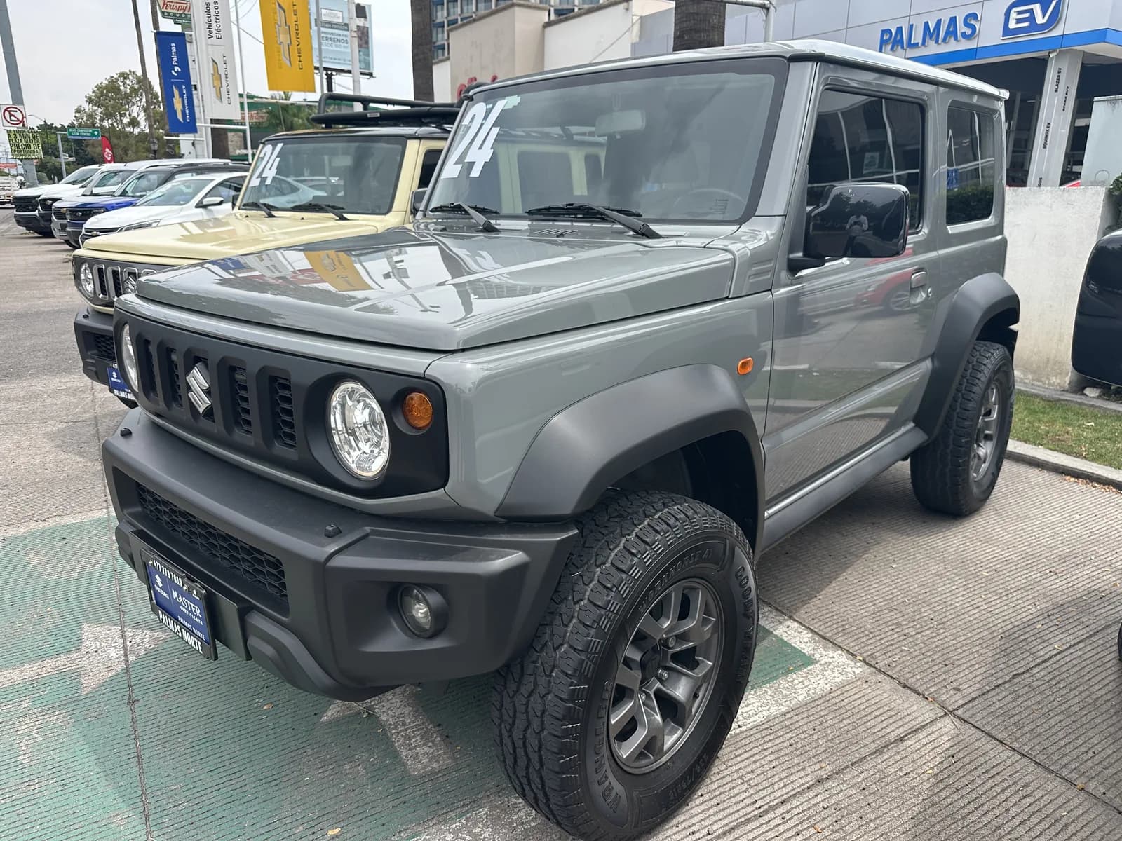 Suzuki SUZUKI JIMNY GLX 1.5L 4CIL 4WD 4PAS 3PTAS 2024 - imagen 3