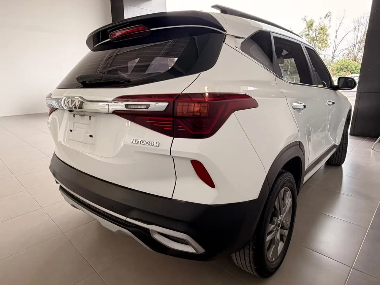 Kia KIA SELTOS SX 2023 - más imágenes