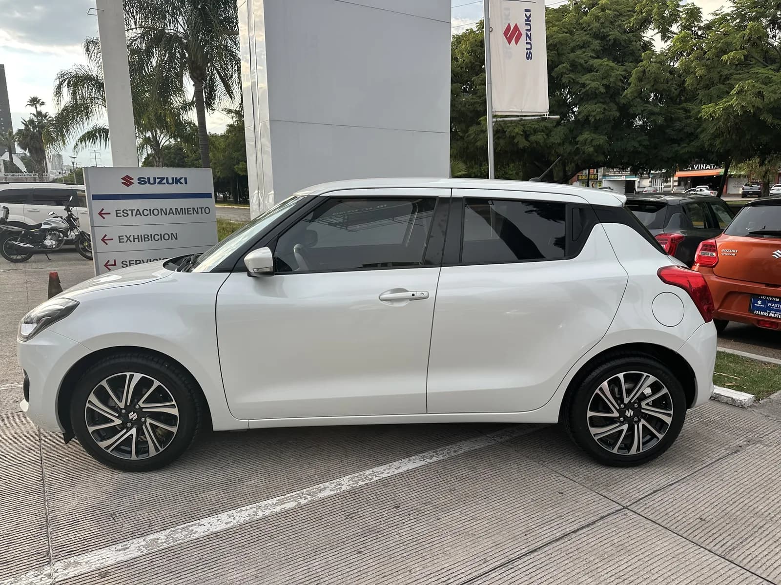 Suzuki SUZUKI SWIFT GLX 1.0L BOOSTERJET 3CIL 2WD 2021 - imagen 3