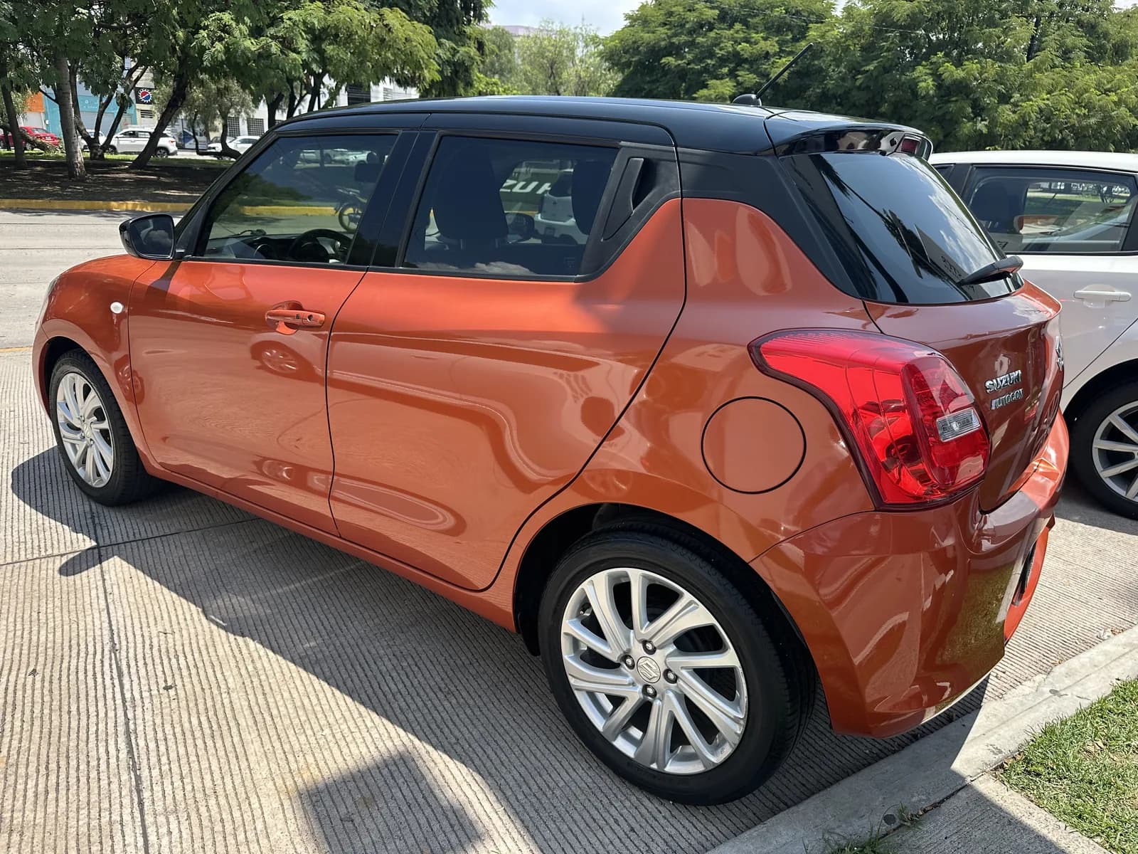 Suzuki SUZUKI SWIFT GLX BOOSTERGREEN 1.2 LT 3 CIL 2023 - imagen 3