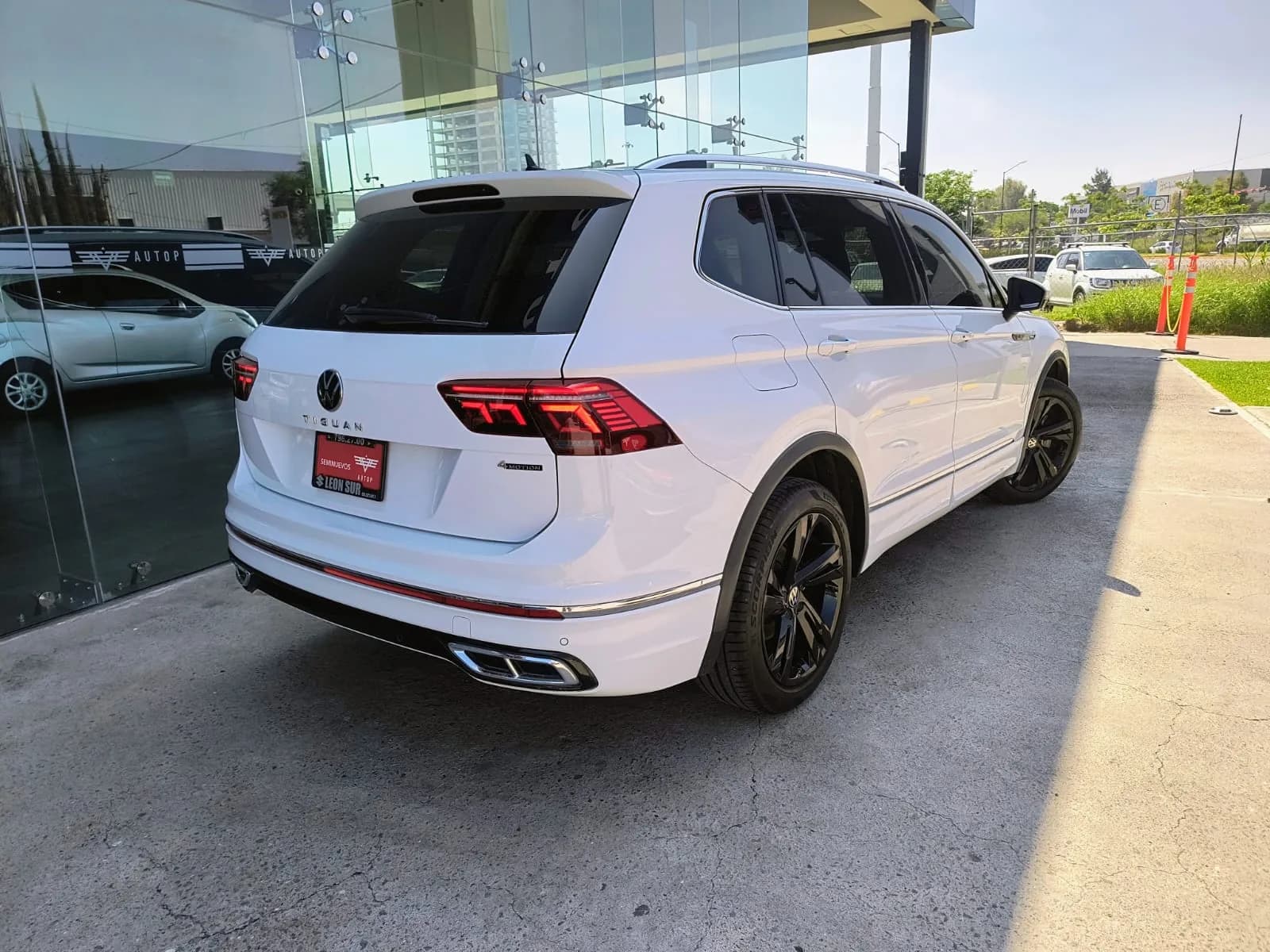 Volkswagen VOLKSWAGEN TIGUAN R-LINE 2.0 2024 - más imágenes