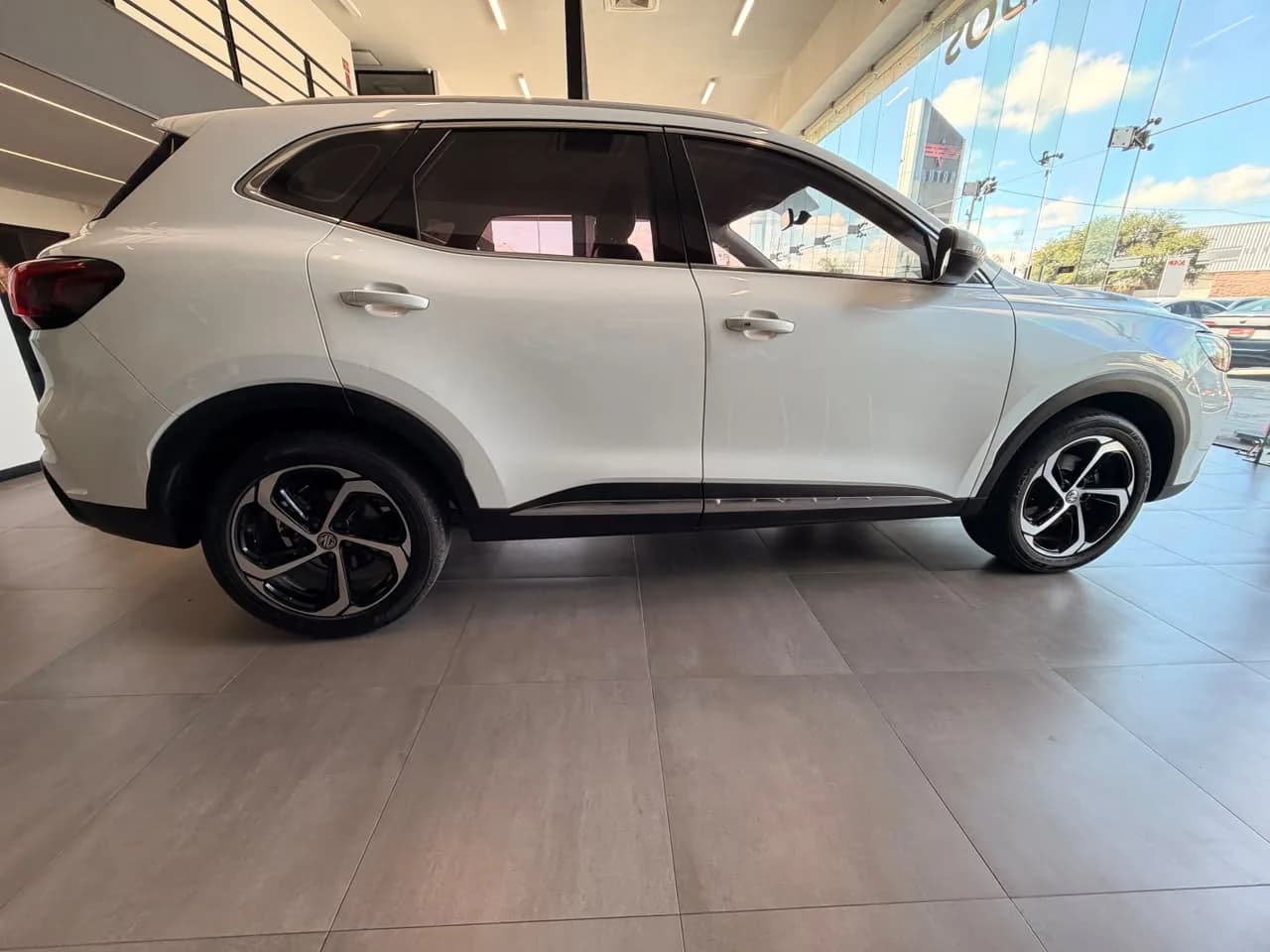 MG MG HS EXCITE 2024 - más imágenes