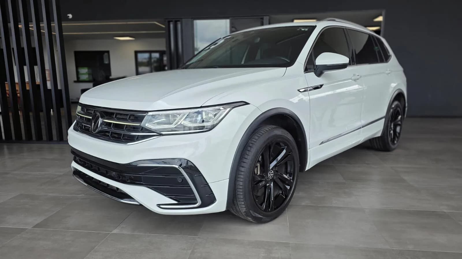 Volkswagen VOLKSWAGEN TIGUAN R-LINE 2.0 2024