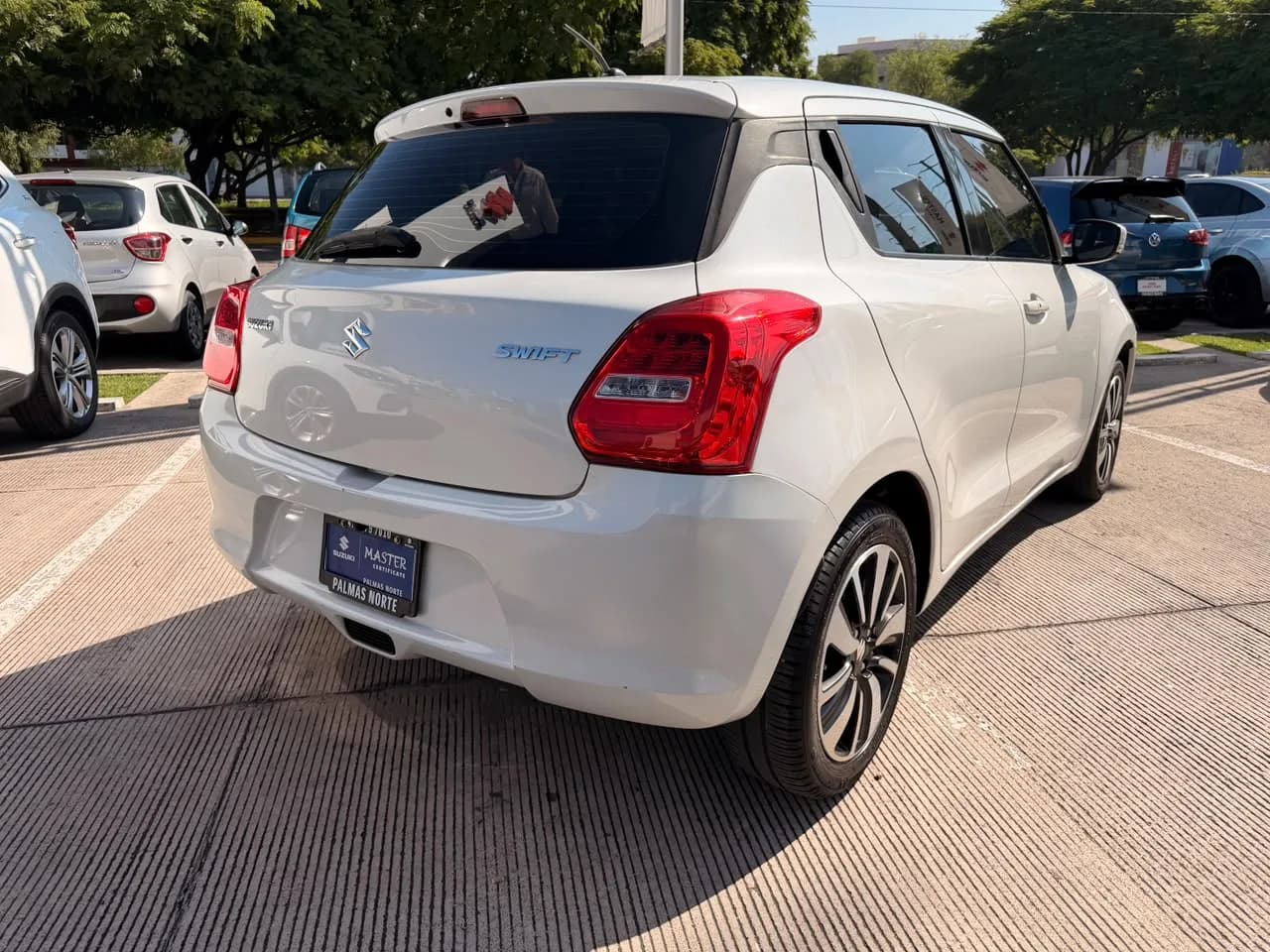 Suzuki SUZUKI SWIFT GLX 1.2L 4CIL 2WD TM5 2019 - más imágenes
