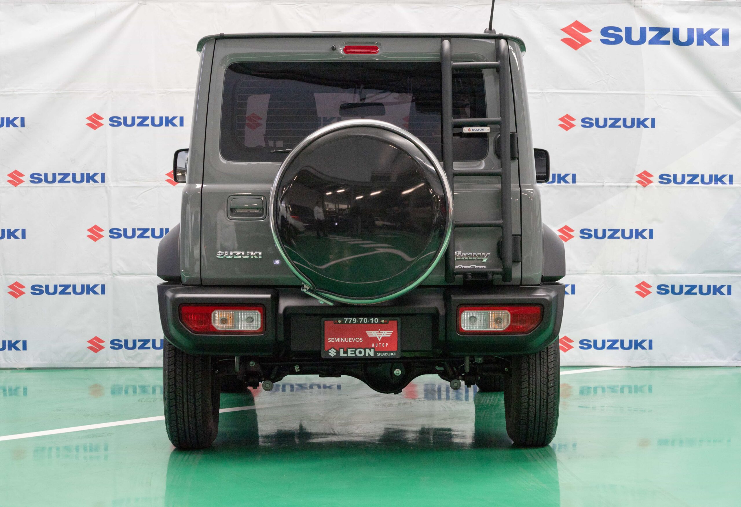 SUZUKI JIMNY GLX 3 PTAS 2025 GRIS CUARZO - Image 5