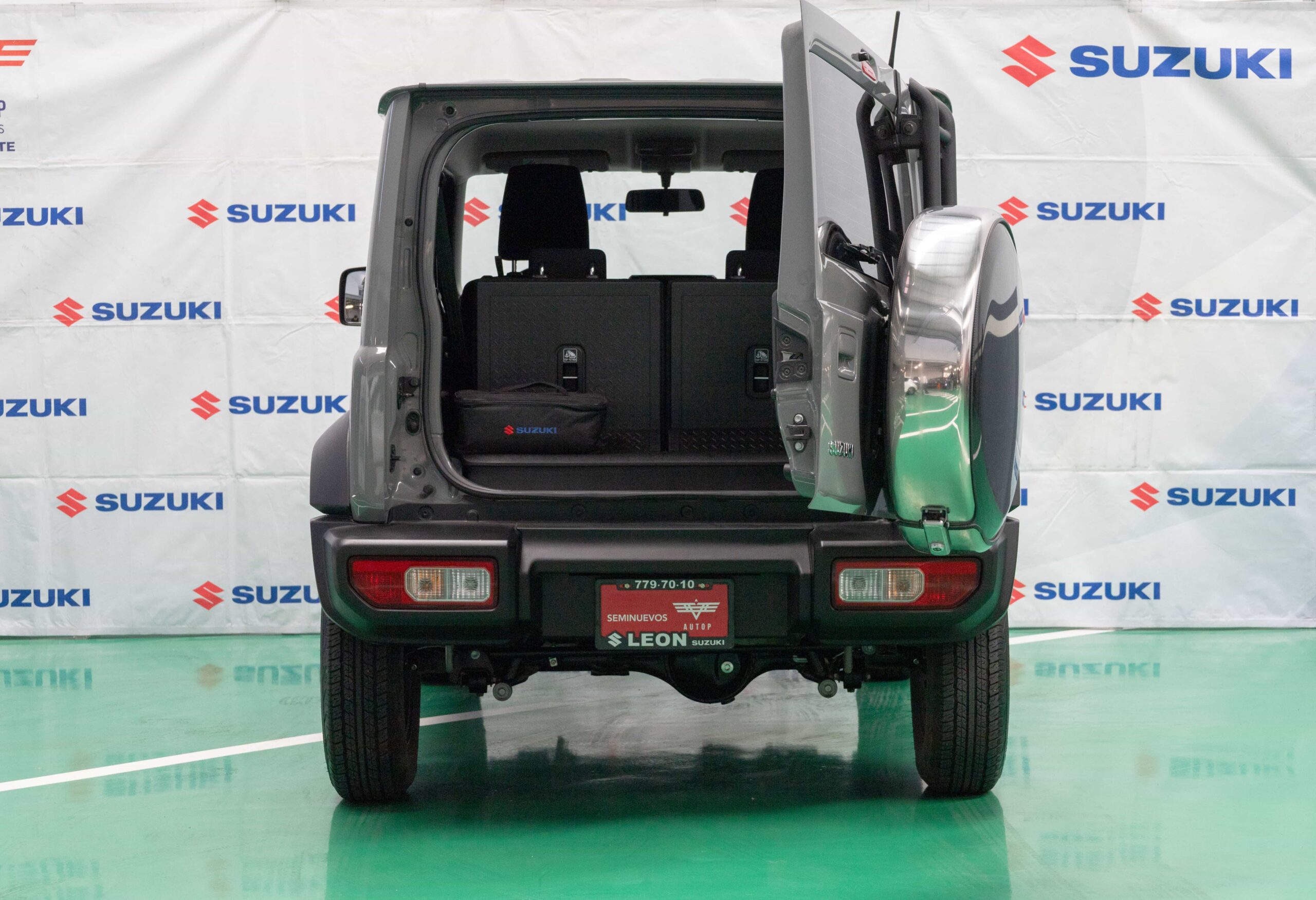 SUZUKI JIMNY GLX 3 PTAS 2025 GRIS CUARZO - Image 6