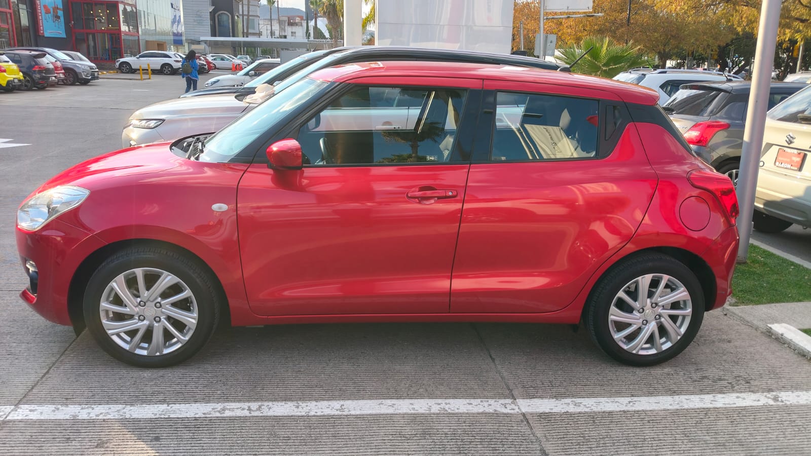 SUZUKI SWIFT GLS 1.2L 4CIL 2WD CVT 2023 ROJO VANADIO ATM - Image 4