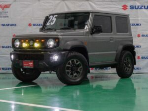 SUZUKI JIMNY GLX 3 PTAS 2025 GRIS CUARZO $459,000.00 8,000Km.