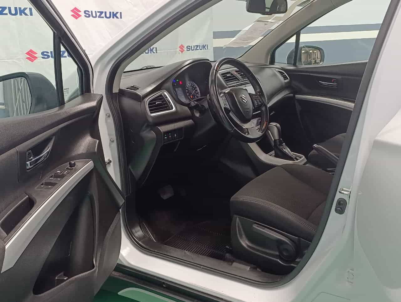 SUZUKI S-CROSS GLX 1.6 LT BLANCO 98,000Km $296,000.00 - Image 11