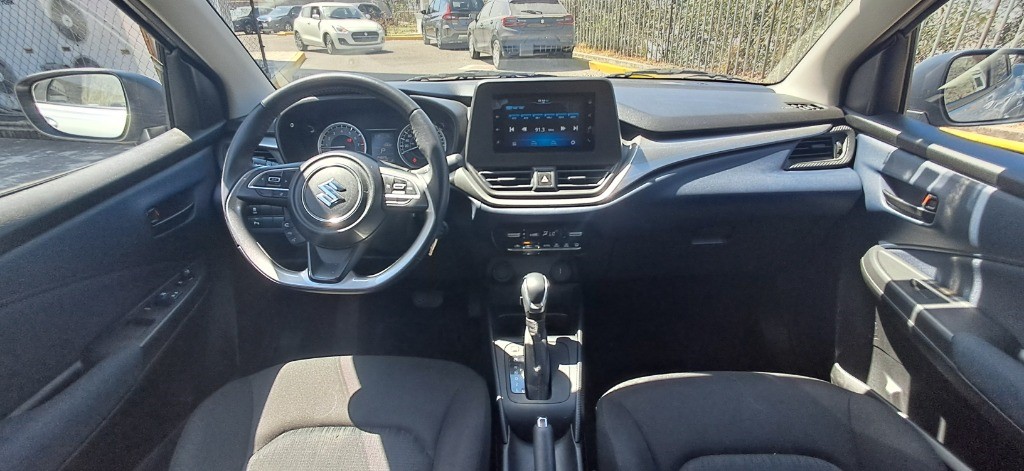 SUZUKI BALENO GLX CVT 2023 PLATA 25,000Km $269,000.00 - Image 10